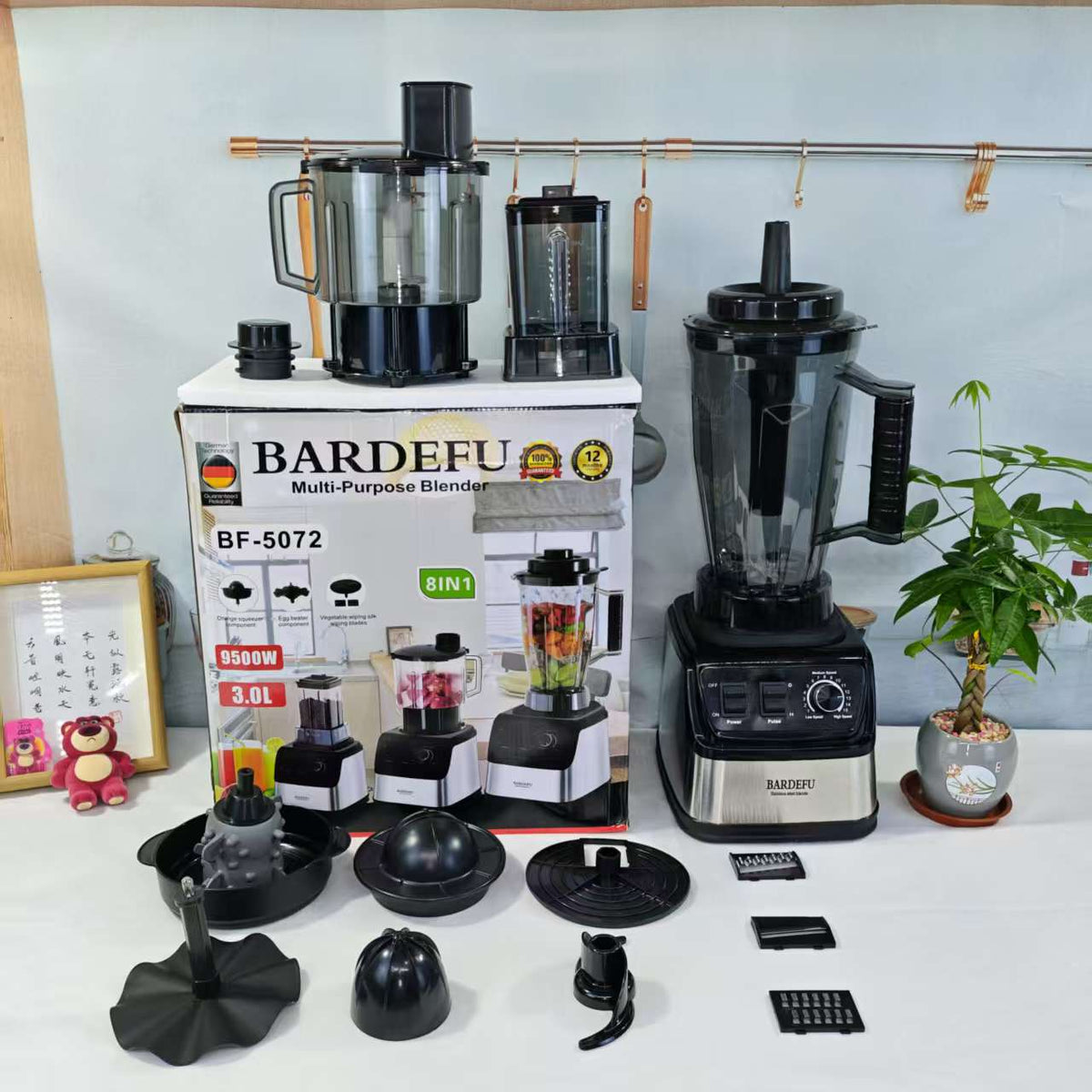 Control panel of the 8-in-1 blender with rotary knob and 15 speed settings
